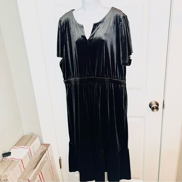 Terra & Sky Charcoal Grey Black Tiered Ruffled V-Neck Velvet Midi Dress 2X - Picture 4 of 12